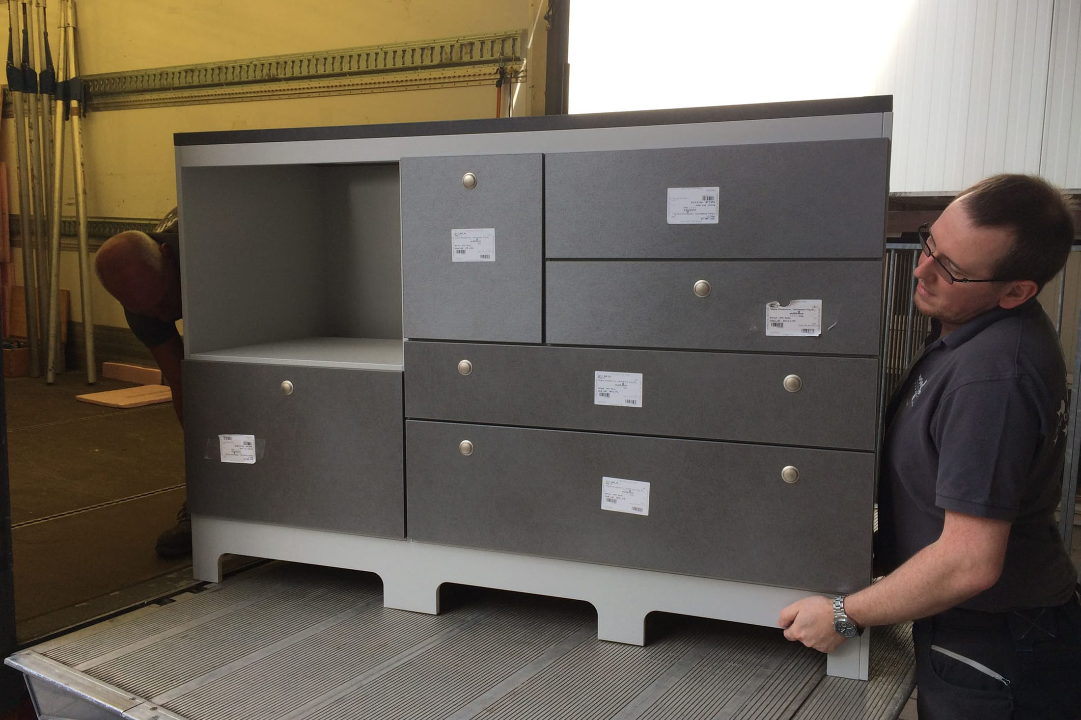 Fertiges Regal bei der Auslieferung